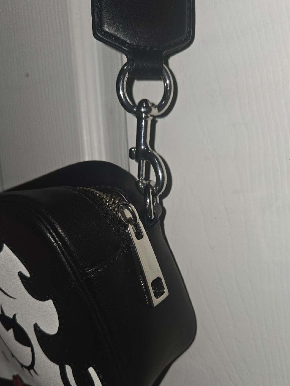 Marc Jacobs Black Strap with Red Trim and White Logo - Picture 5 of 15